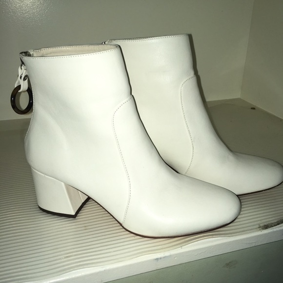 white short gogo boots